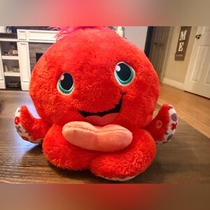 Hallmark Hug Ya Mucho 10” Octopus Omar Singing and Dancing Stuffed Animal Plush